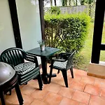 T2 jardin piscine parking 5 min centre Deauville *