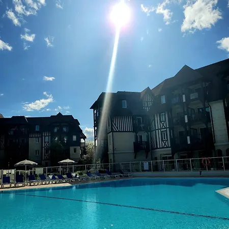Appartement Cosy Centre Piscine Ete Parking Prive Deauville