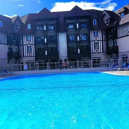 Appartement T2 jardin piscine parking 5 min centre Deauville Deauville